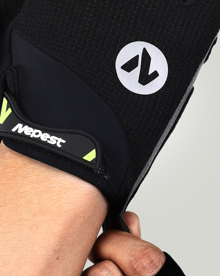 Easy On/Off & Adjustability